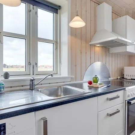 Evin - 800m From The Sea By Interhome Bøtø By