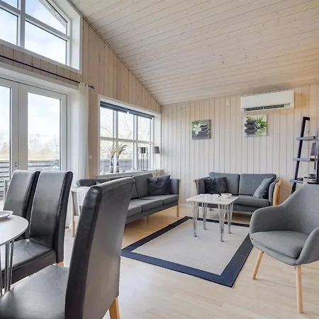 Evin - 800m From The Sea By Interhome Bøtø By